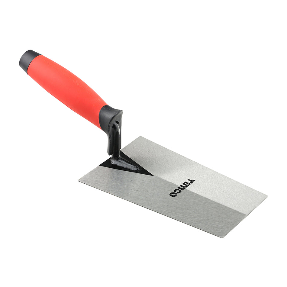 A premium bucket trowel, manufactured with a forged solid steel shank with an ergonomic soft-grip handle. Featuring a robust and lacquered blade for quick and easy cleaning and rounded edges to prevent the trowel from digging into the bucket.