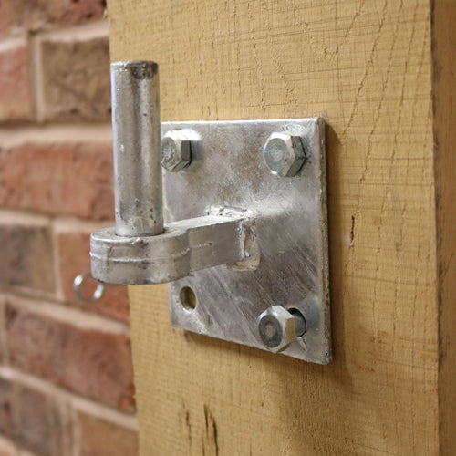 A traditional heavy duty woodscrew mainly used for timber to timber applications, attaching ironmongery to timber or into masonry with the use of a nylon plug. Pilot drill holes may be required into certain hardwoods. 
NOTE: Thread length is 2/3 of the overall length screw. E.G. 100mm = 60mm thread length (approx.).